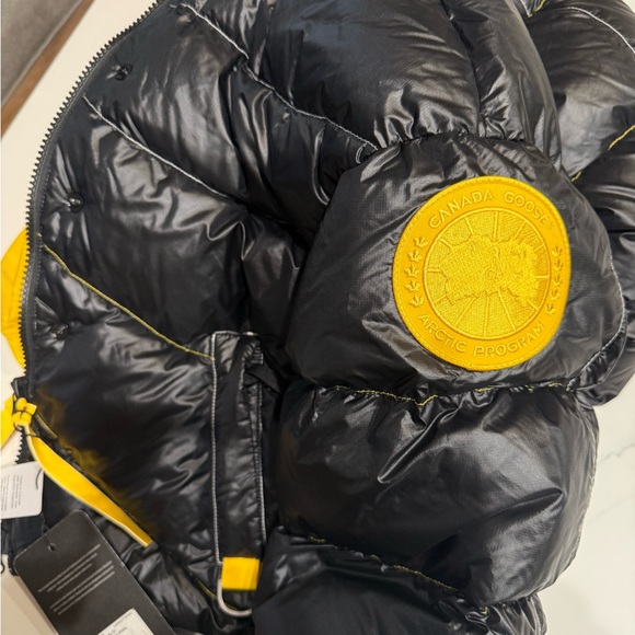 Canada Goose x Pyer Moss Collection Crop Wave down reversible puffer in size M - Picture 6 of 12